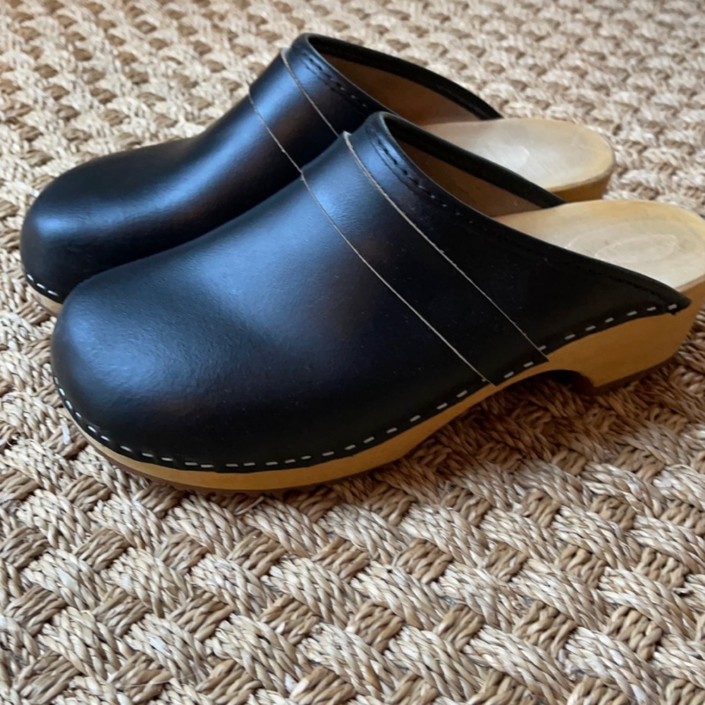 Navy/Black Swedish clogs low heel